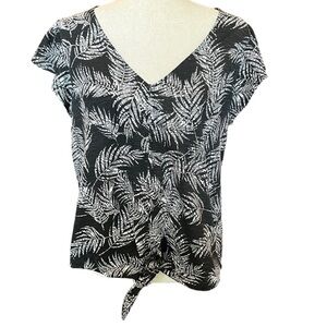 Jane + Delancey Palm Tropical Tie Front Short Sleeved Shirt. Size: Medium